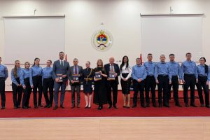 (Serbian (Latin)) U Banjaluci promovisan trojezični „Policijski rječnik“